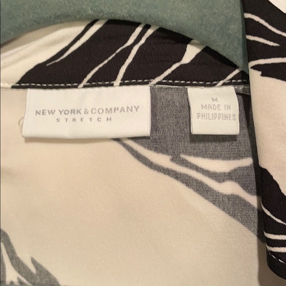 Black and white wrap dress - Picture 3 of 3